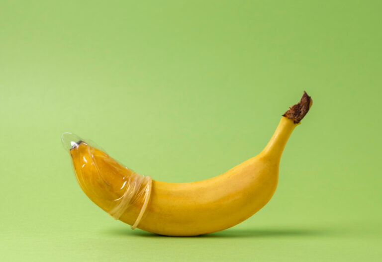 banan w prezerwatywie